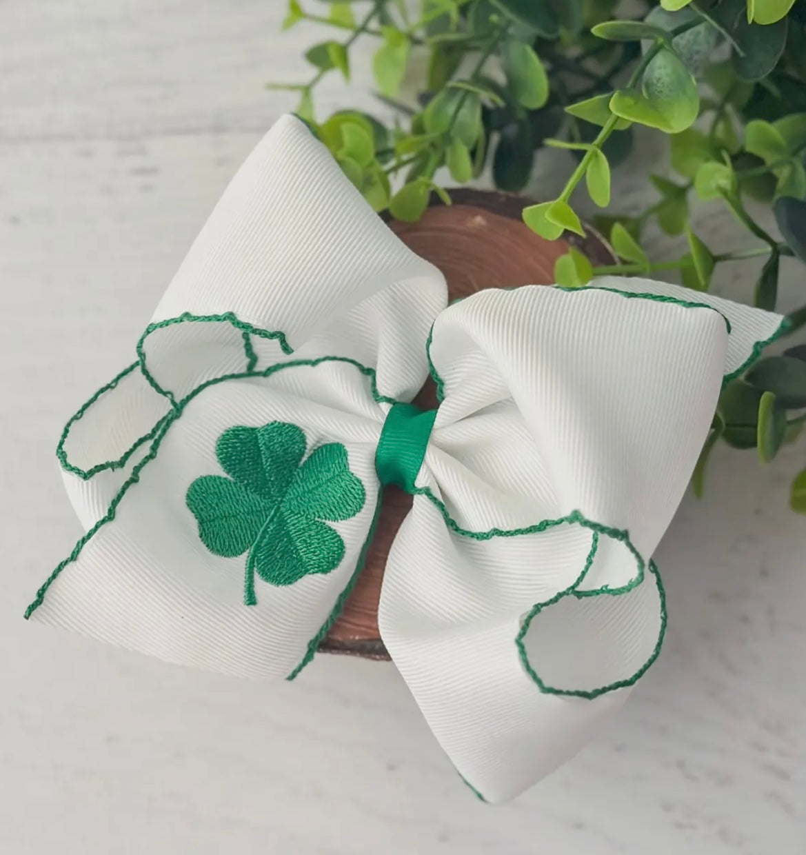 Clover Bow